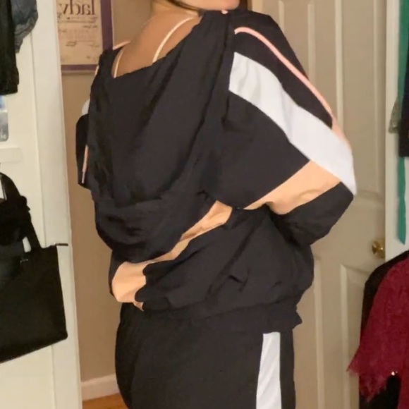 Limited Edition Sarah’s Day x WFA Windbreaker - Picture 4 of 10